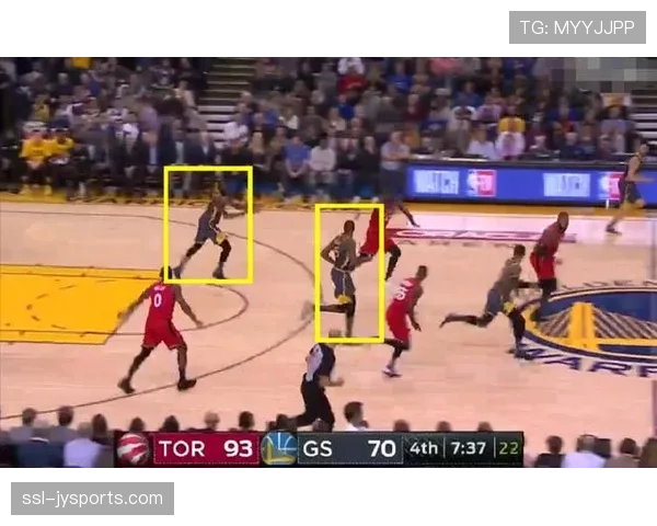 关键瞬间：萨卡在丢失球权后立即反抢，造成对方后卫回传失误，厄德高得球破门